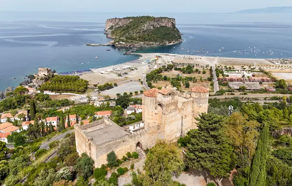 5 bedroom Praia A Mare in Calabria