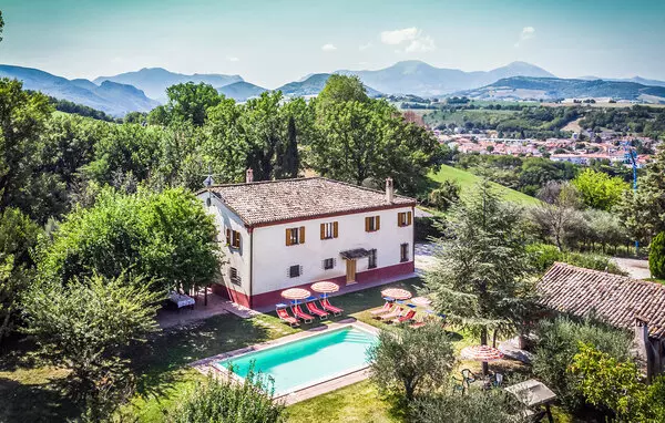 6 bedroom Pergola in Marche