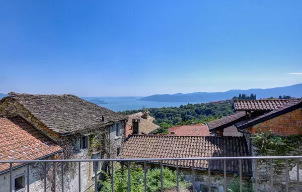 2 bedroom Albagnano Di Bee in Northern Italian Lakes