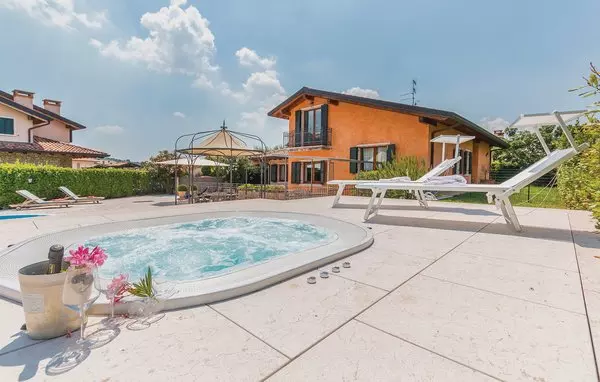7 bedroom Fumane   Lago Di Garda in Northern Italian Lakes