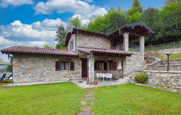 2 bedroom Luino in Northern Italian Lakes