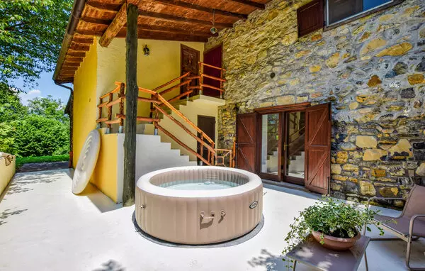 1 bedroom Solto Collina in Northern Italian Lakes