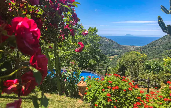 5 bedroom Ficarra in Sicily