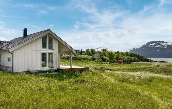 Hol I Tjeldsund in Nordland